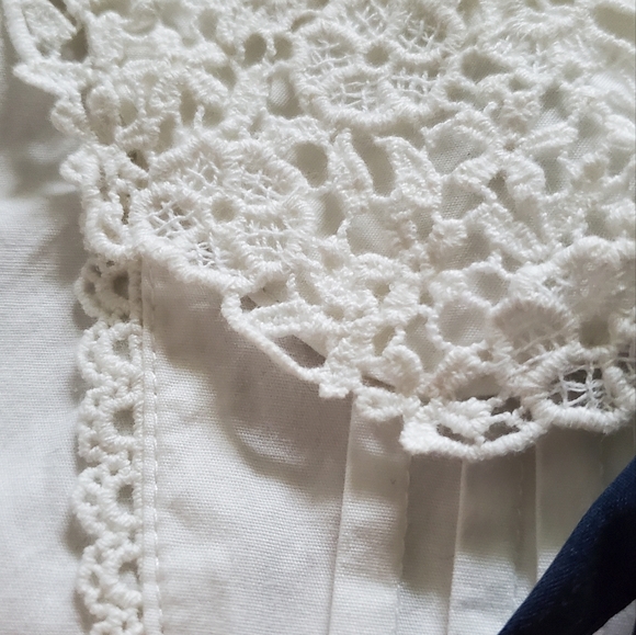 Coquette style white lace collar button up blouse - Picture 4 of 4